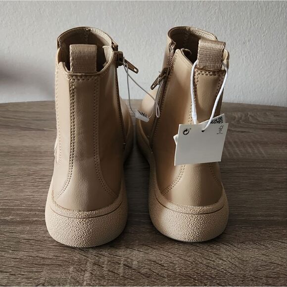 NEW ZARA BOOTS WITH ZIPPER .NWT ALL WEATHER. GREIT NEUTRAL COLOR SIZE 37. - Picture 3 of 3